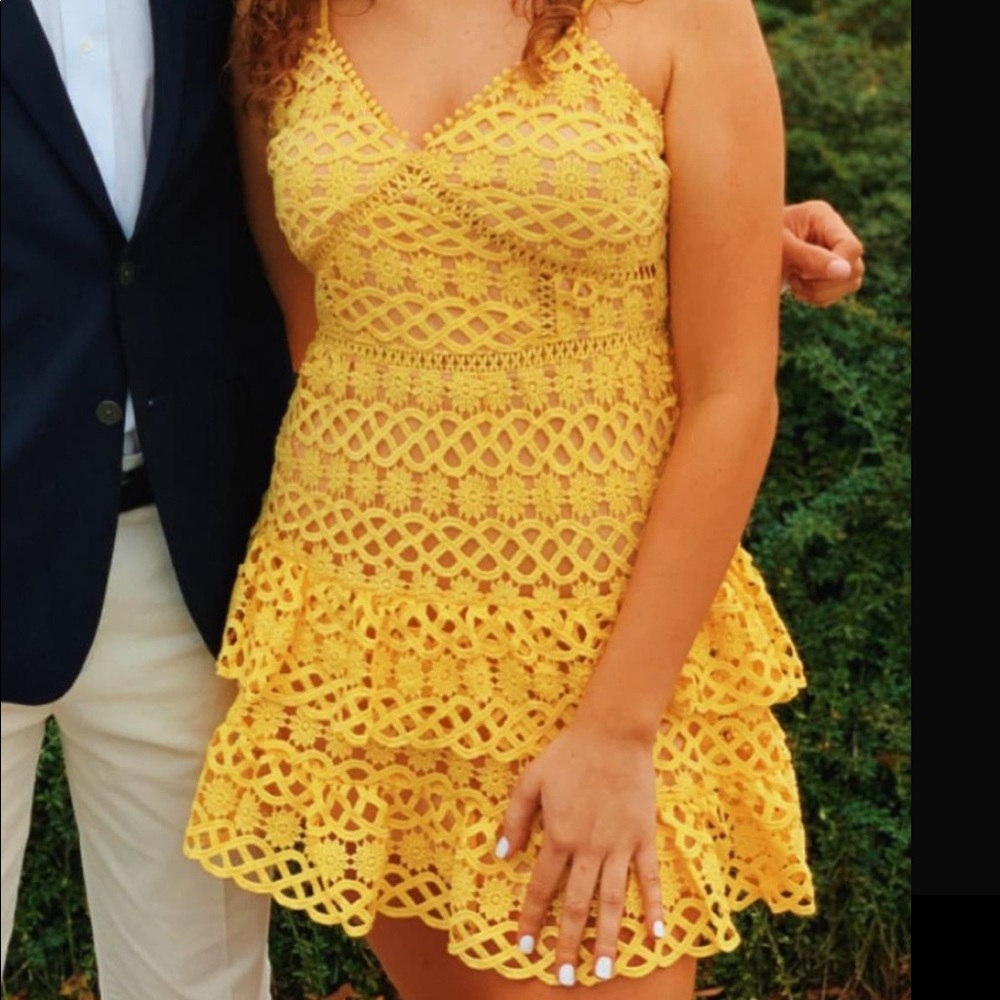 LULU’S yellow floral dress